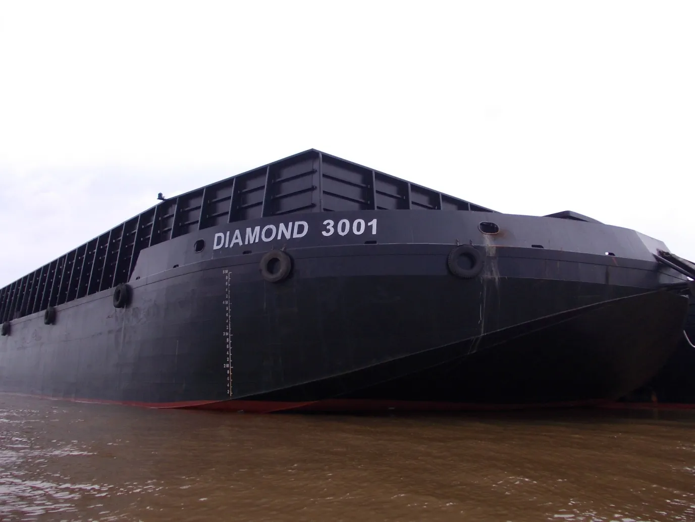 Tongkang Diamond 3001 milik PT Tanjung Harapan Selatan
