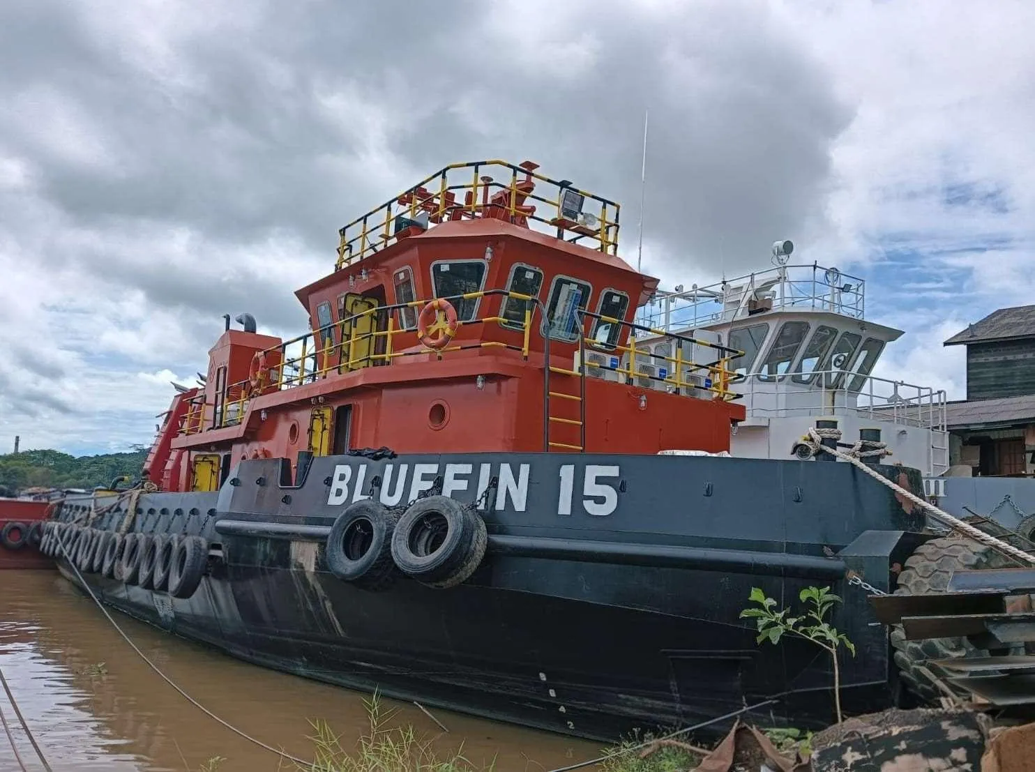 Tug boat Bluefin 15 milik PT Tanjung Harapan Selatan
